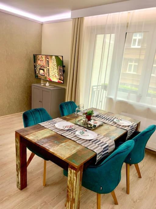 ברטיסלאבה Brand New, Design Apartment Jojo, Oldtown, Balcony מראה חיצוני תמונה