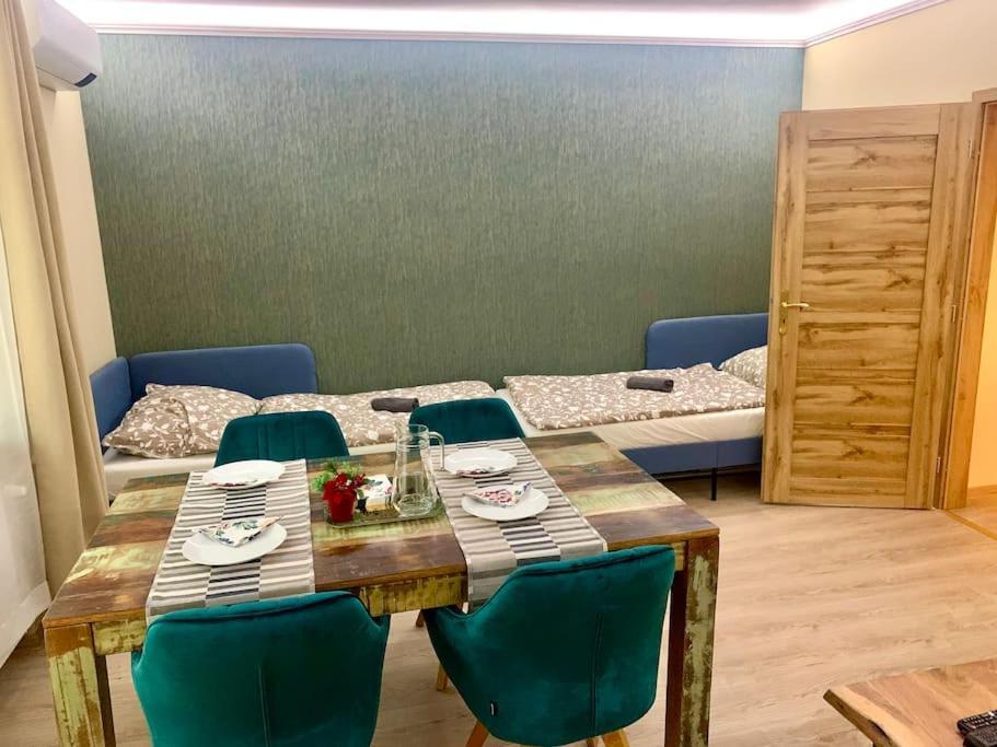 ברטיסלאבה Brand New, Design Apartment Jojo, Oldtown, Balcony מראה חיצוני תמונה