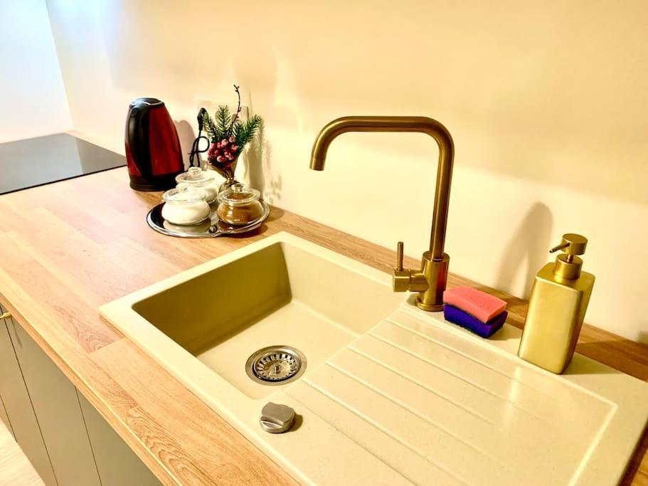 ברטיסלאבה Brand New, Design Apartment Jojo, Oldtown, Balcony מראה חיצוני תמונה